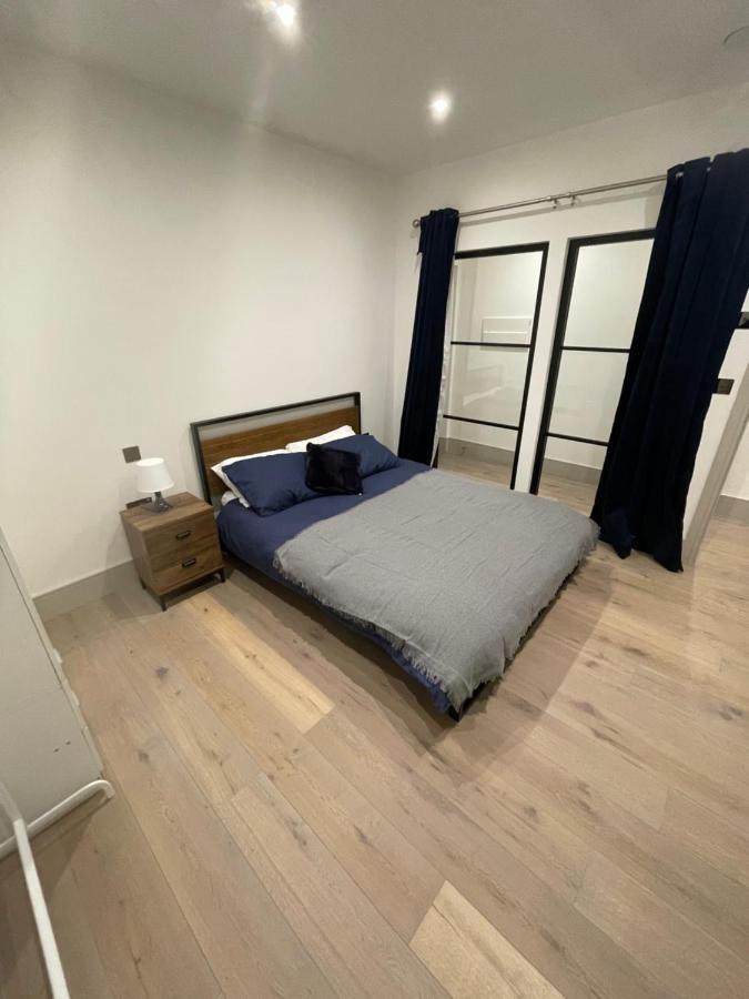 Blue Lagoon Appartement Londen Buitenkant foto
