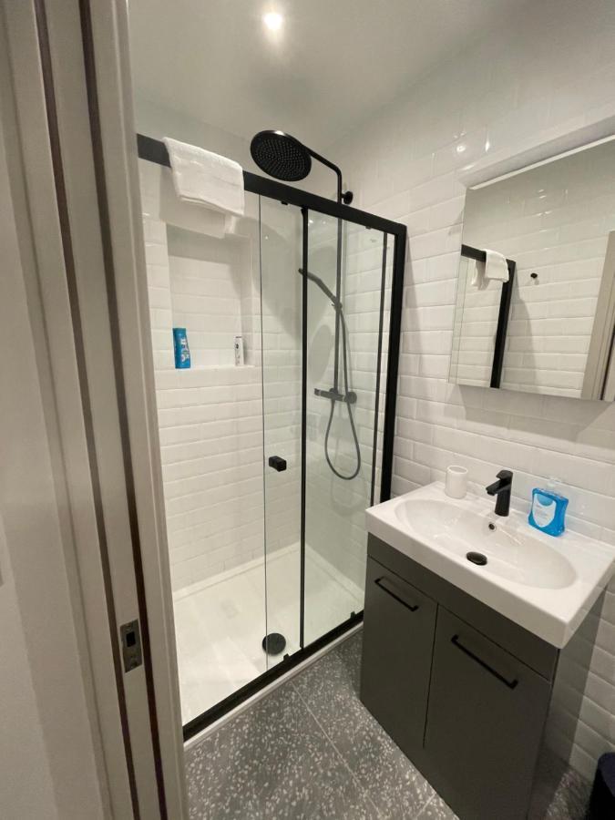 Blue Lagoon Appartement Londen Buitenkant foto