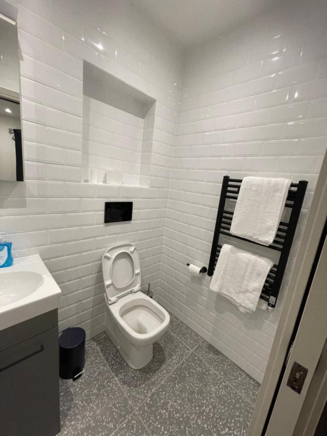 Blue Lagoon Appartement Londen Buitenkant foto