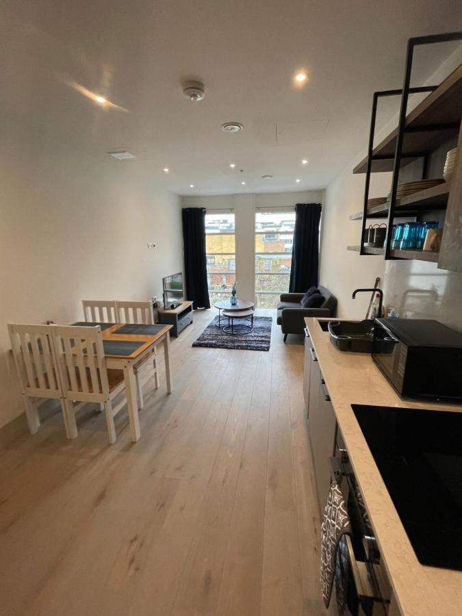 Blue Lagoon Appartement Londen Kamer foto